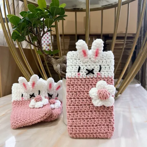 Túi đựng điện thoại hình chú thỏ dễ thương, túi kèm khoá cài- kích thước: 17x10cm