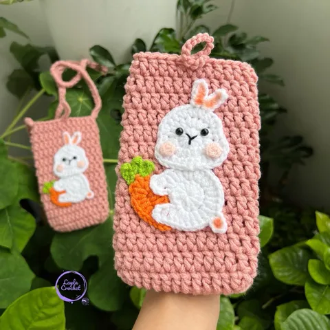 Túi đựng điện thoại hoạ tiết thỏ ôm cà rốt dễ thương, túi đựng máy tính cầm tay kích thước 17x10cm kèm khoá